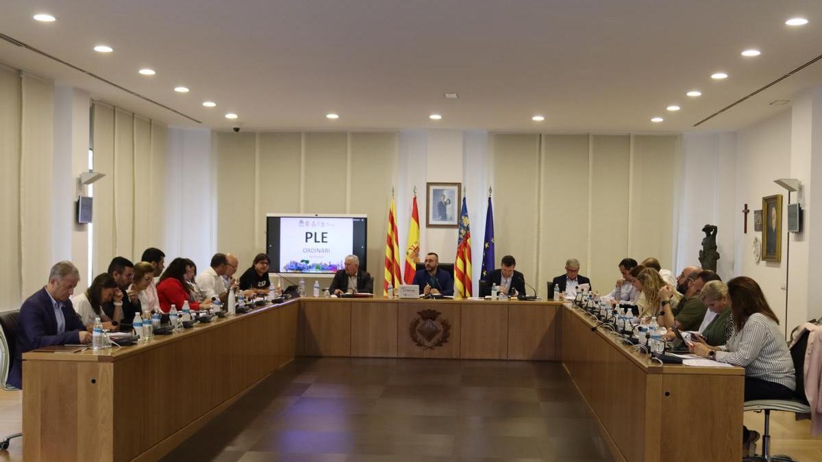 Imagen del pleno de este jueves de Vila-real, con el alcalde, José Benlloch, a la cabeza, en el que primó el consenso y salieron adelante la mayoría de puntos tratados.