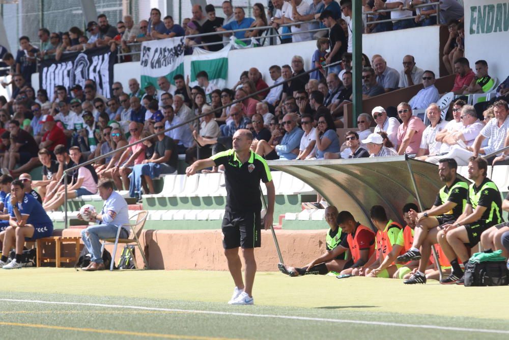 El Elche sufre para ganar y llega al derbi copero como líder