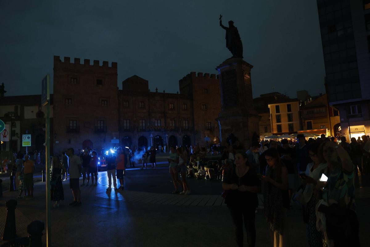 El eclipse total desde Asturias: las mejores fotos de Gijón, Oviedo, Avilés, centro, oriente y occidente El eclipse total desde Asturias: las mejores fotos de Gijón, Oviedo, Avilés, centro, oriente y occidente