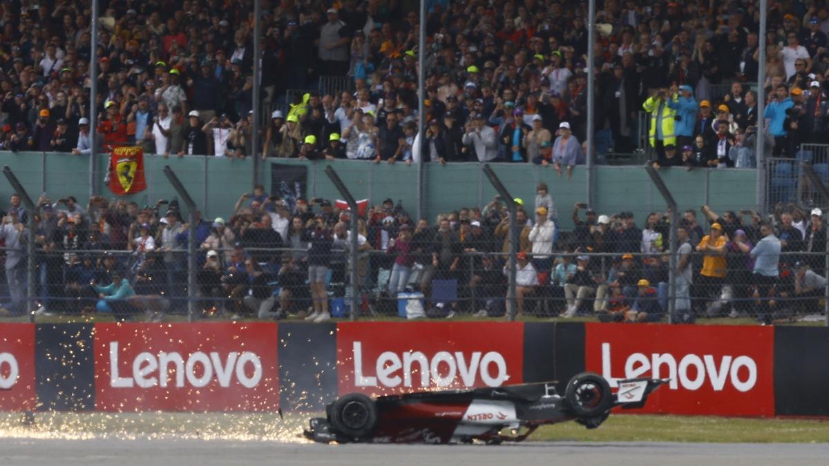 Guanyu Zhou, en el momento del accidente en Silverstone.