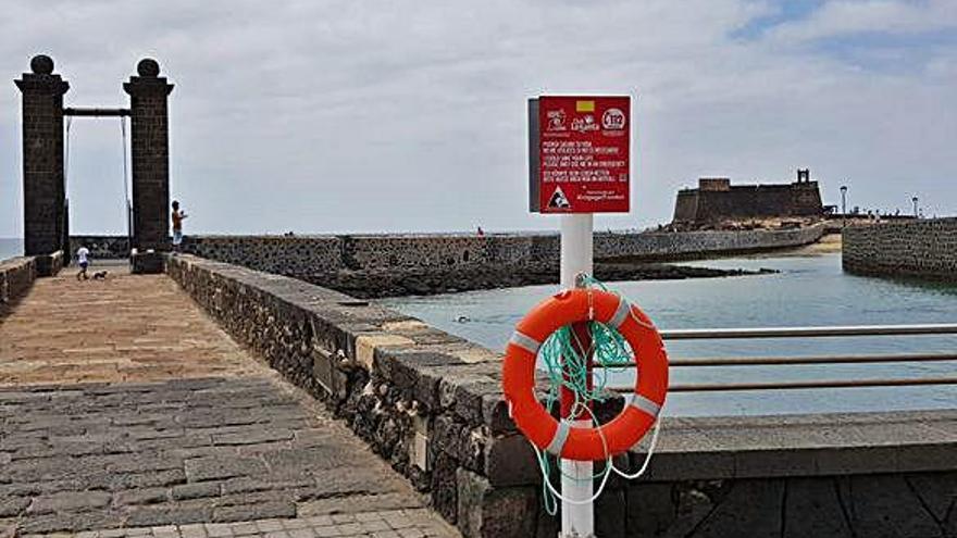 Emergencias coloca 13 aros salvavidas entre el &#039;Telamón&#039; y la playa de La Concha