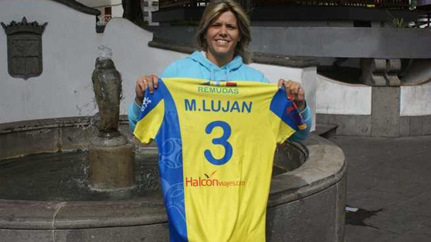 María Luján.