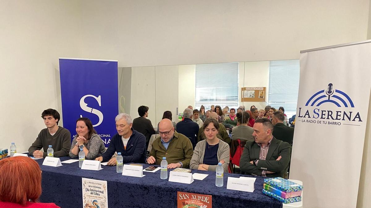 Participantes en la mesa redonda impulsada por La Serena.