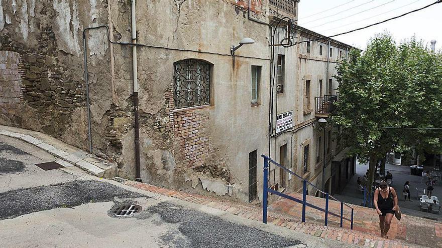 Portbou fa una aposta per donar un caràcter ordenat i net als carrers més antics del centre històric.