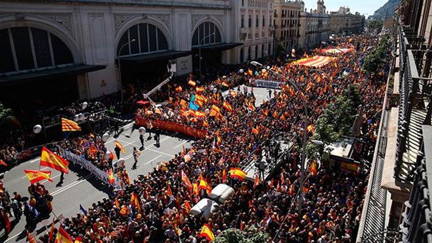 Societat Civil Catalana exige en la calle que el nuevo Govern se ciña a la legalidad