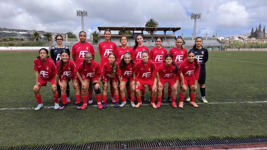 Roban los dos equipajes del equipo femenino lanzaroteño de fútbol Puerto del Carmen en pleno arranque de temporada