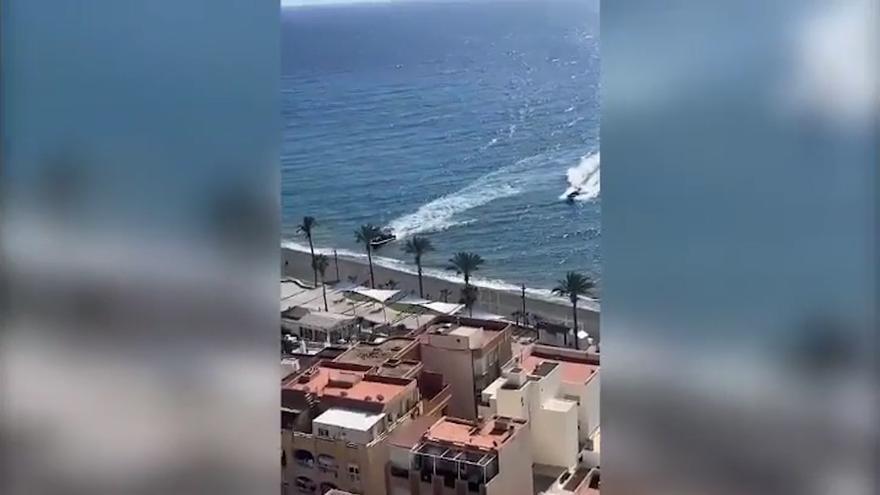 Desembarcan 80 migrantes en una playa de Granada ante la sorpresa de vecinos y turistas