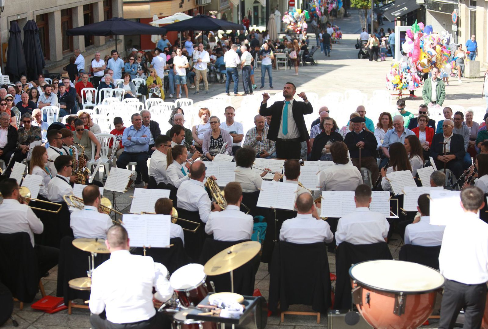 Concierto de la Banda de Muimenta en la Praza da Igrexa.  