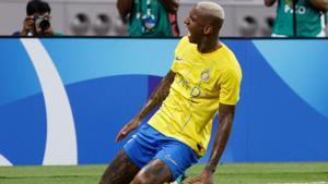 Anderson Talisca celebra su primer gol contra el Al-Duhail