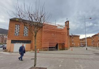 La iglesia de Santa Marina evita el derribo al iniciarse ya la reparación del tejado