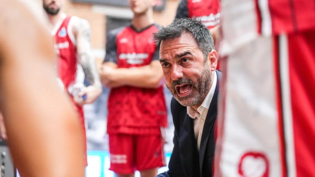 Jesús Ramírez, entrenador del Casademont, en el partido de la FIBA Europe Cup frente a los Bakken Bears.
