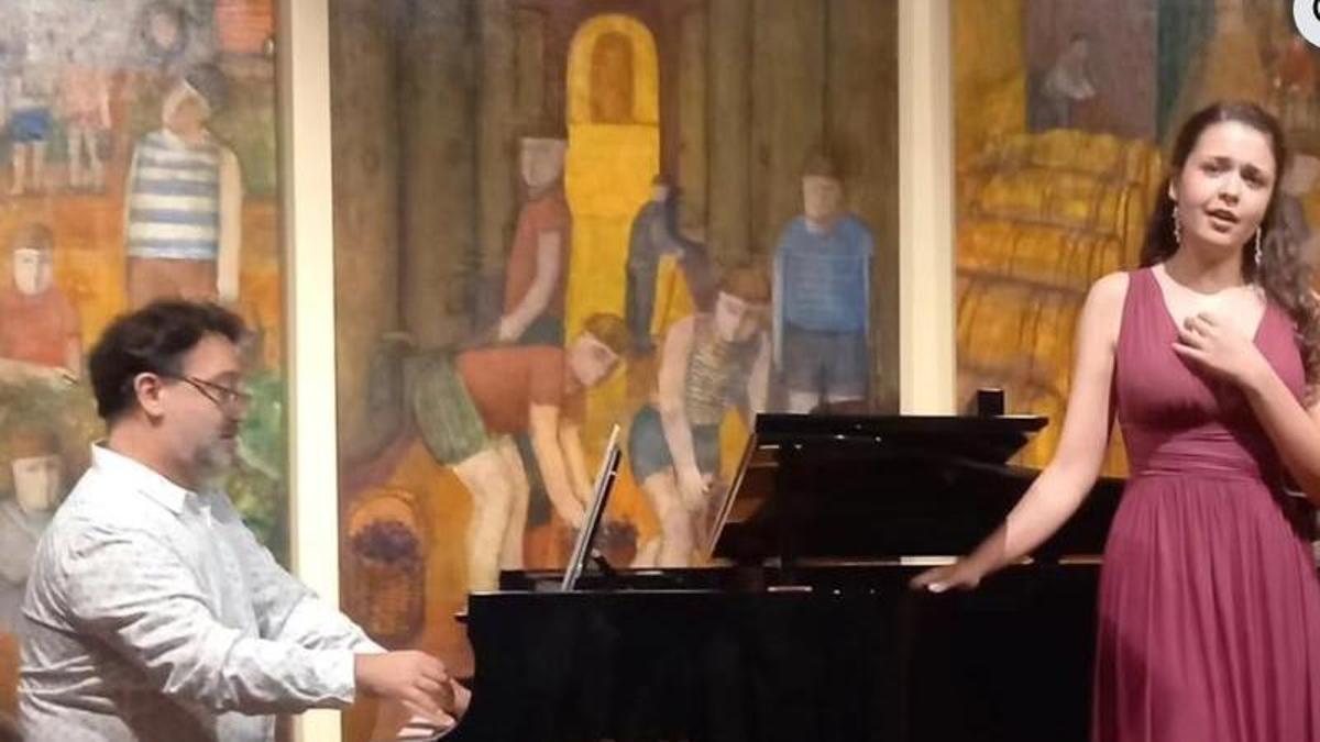 La soprano y el pianista en una imagen obtenida de sus redes sociales