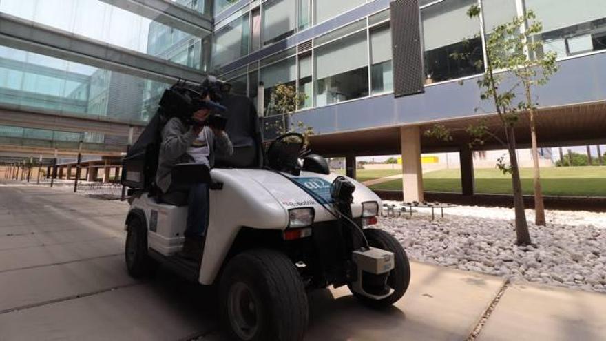 Prototip de cotxe autònom dirigit a distància amb tecnologia 5G en la Universitat Politènica de València.