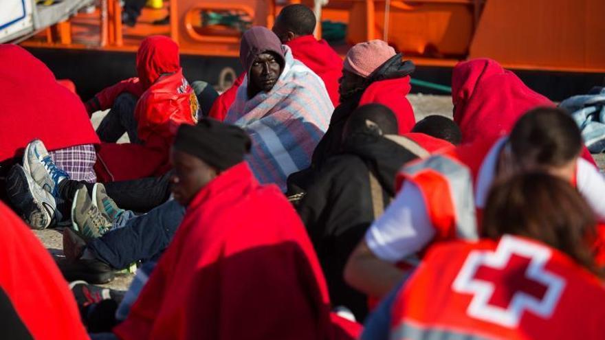 Rescatan 93 inmigrantes que viajaban en tres pateras al sureste de Málaga