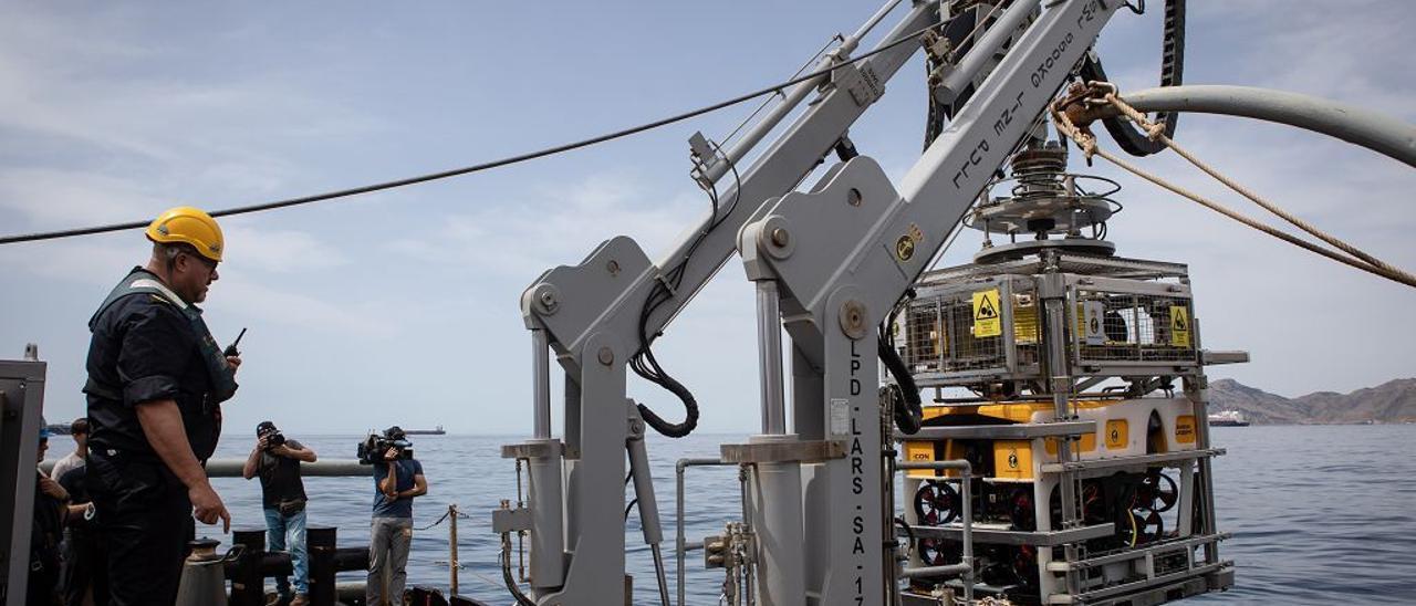 Demostración en Cartagena del nuevo robot de la Armada, el ROV ‘Leopard’. /  LOYOLA PÉREZ DE VILLEGAS