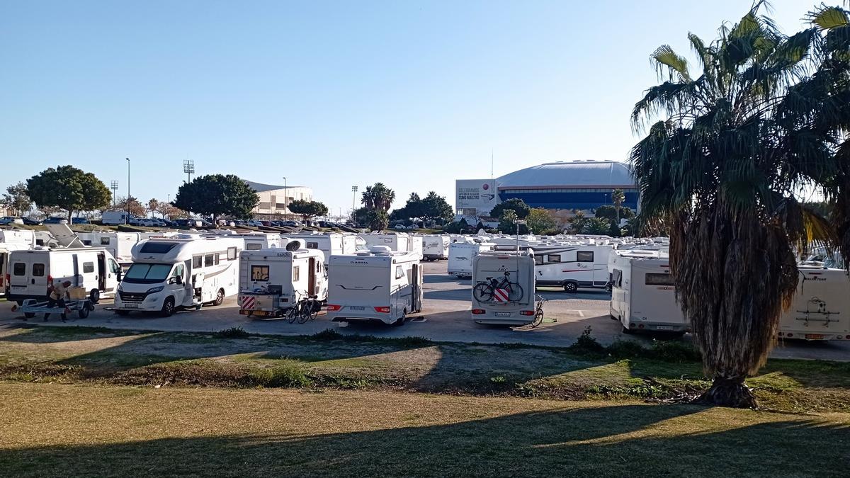 El área de autocaravanas, esta semana con unas 300, según cálculos municipales.