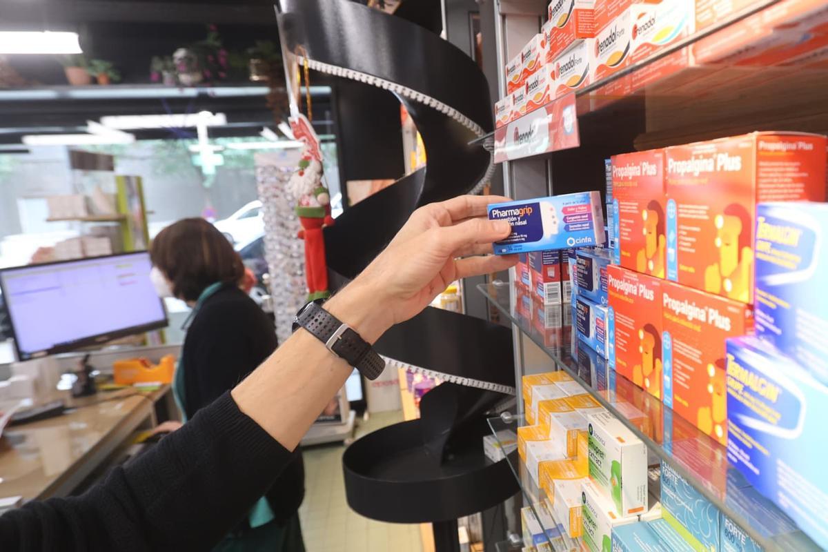 Medicamentos en las estanterías