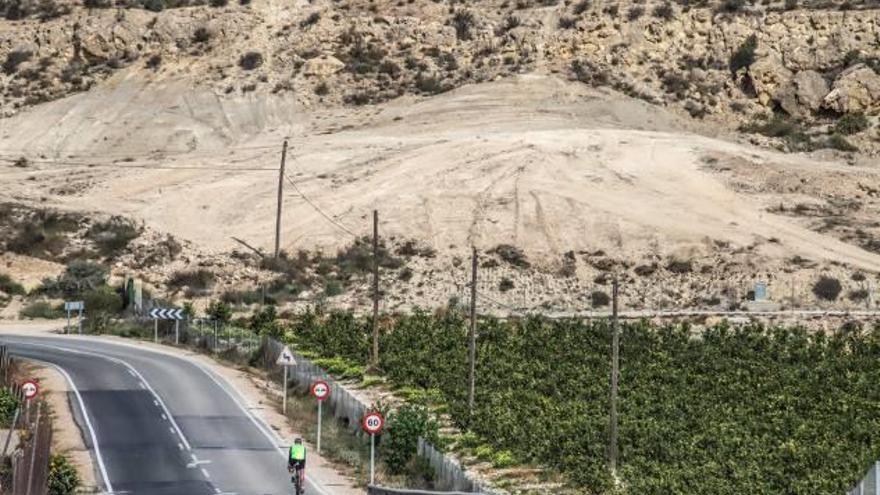 Imagen de la roturación del cerro situado cerca de la pedanía de Hurchillo.