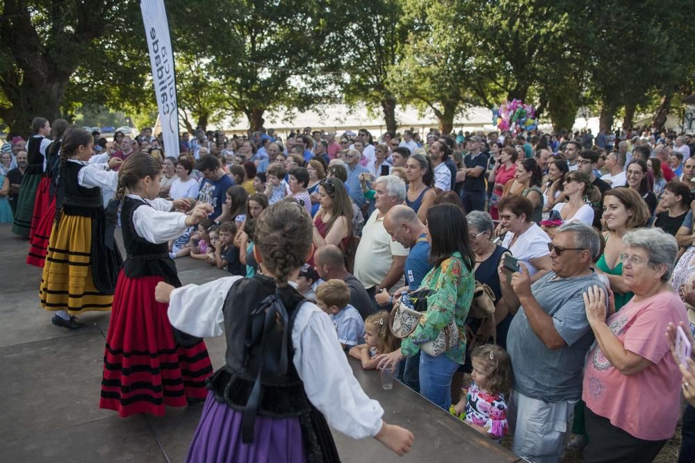 El alcalde de Vigo ofreció su pregón en una fiesta que sumó 8.000 comensales, mientras que las xoubas y el maíz fueron los protagonistas de las 37 propuestas del concurso.