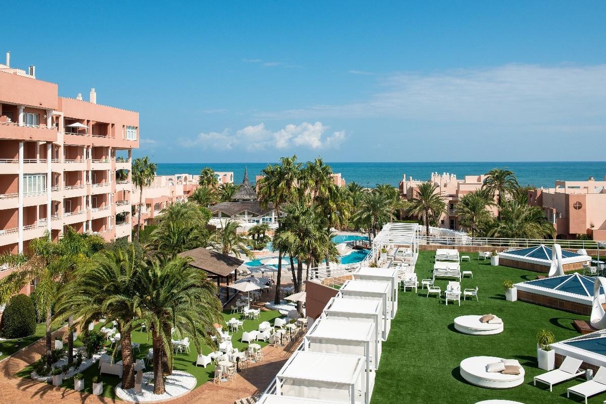 En el interior de la exclusividad de Oliva Nova: playas y actividades para disfrutar en familia