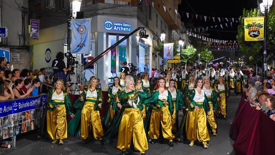 Miles de personas se vuelcan con unas fiestas que ya se han arraigado en la localidad.