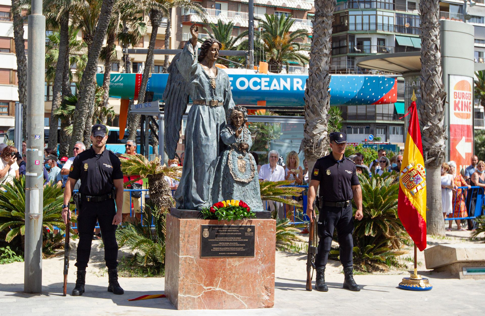 Monumento a la Policía Nacional en Alicante