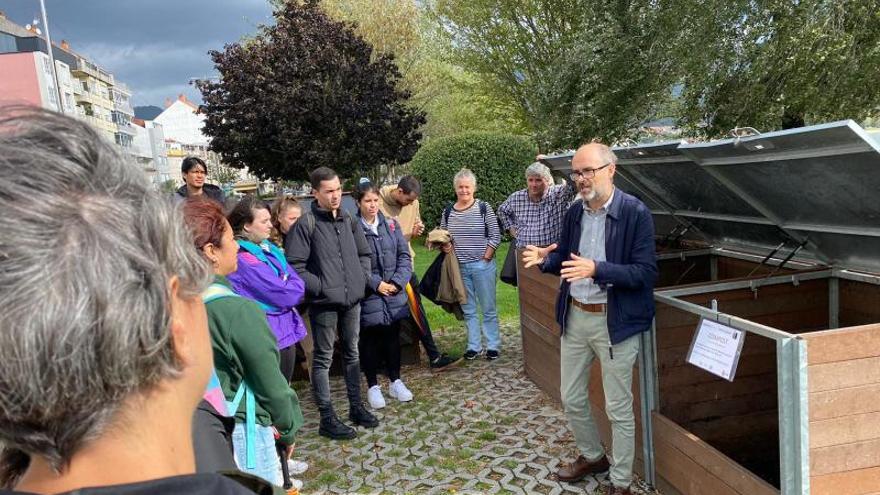 Moaña explica su programa de compostaje a los estudiantes de la Universidade da Coruña