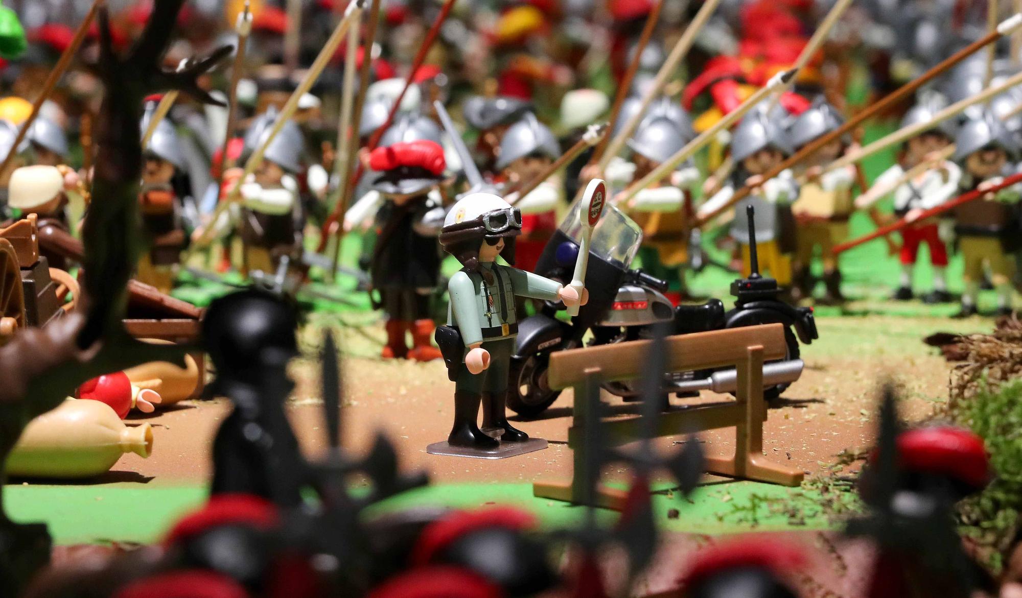 Exposición "El juego de la Historia" con figuras de Playmobil