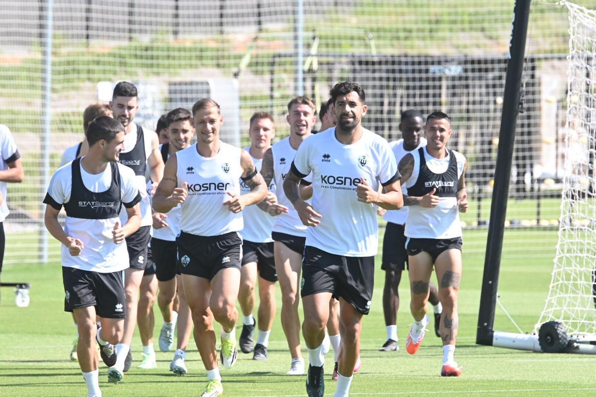 Entrenamiento de los 'orelluts', en la Ciudad Deportiva Globeenergy, antes del Castellón-Eibar