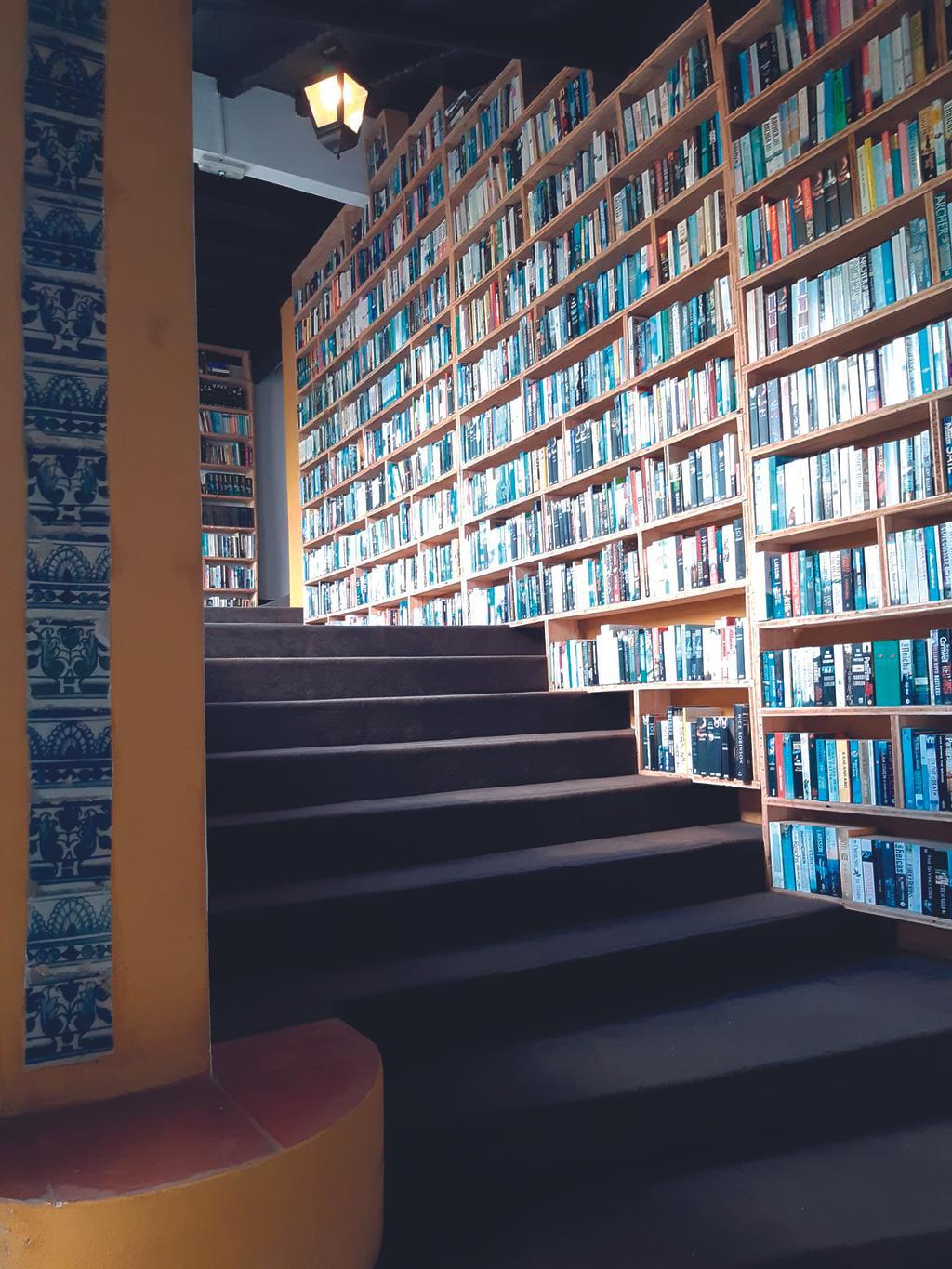 Miles de libros decoran el hotel The Literary Man, en Óbidos.