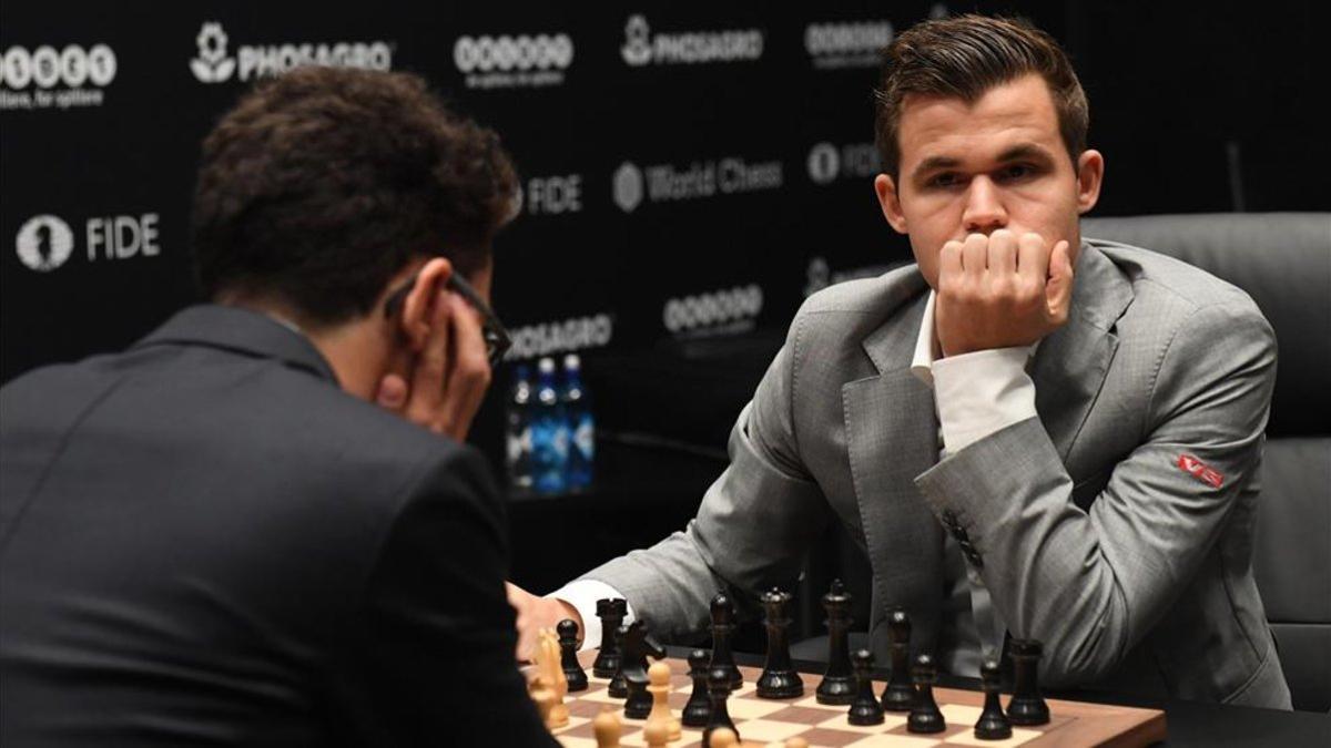 Carlsen y Caruana empatan a todo