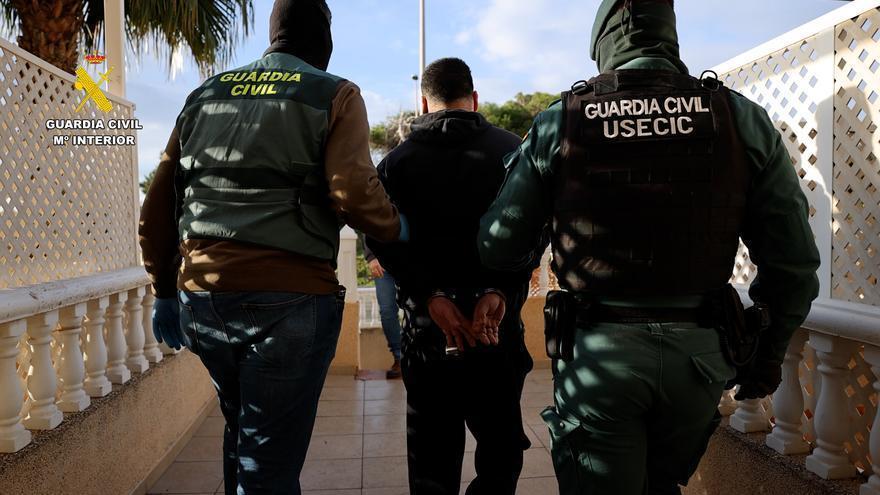 Dos detenidos en Alicante por estafar 57.000 euros a una mujer con el &quot;timo del amor&quot;