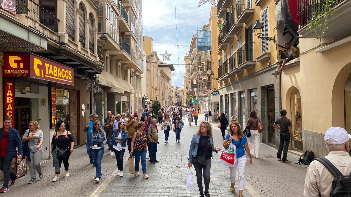 Los vales se solicitan directamente en los propios establecimientos comerciales adheridos en el momento de la compra.