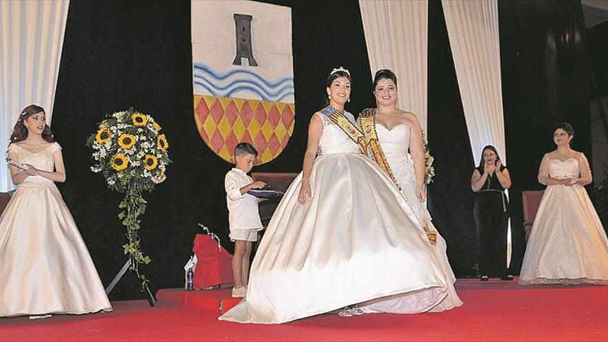 Moncofa rinde honores a la reina Alba de Luna y su corte