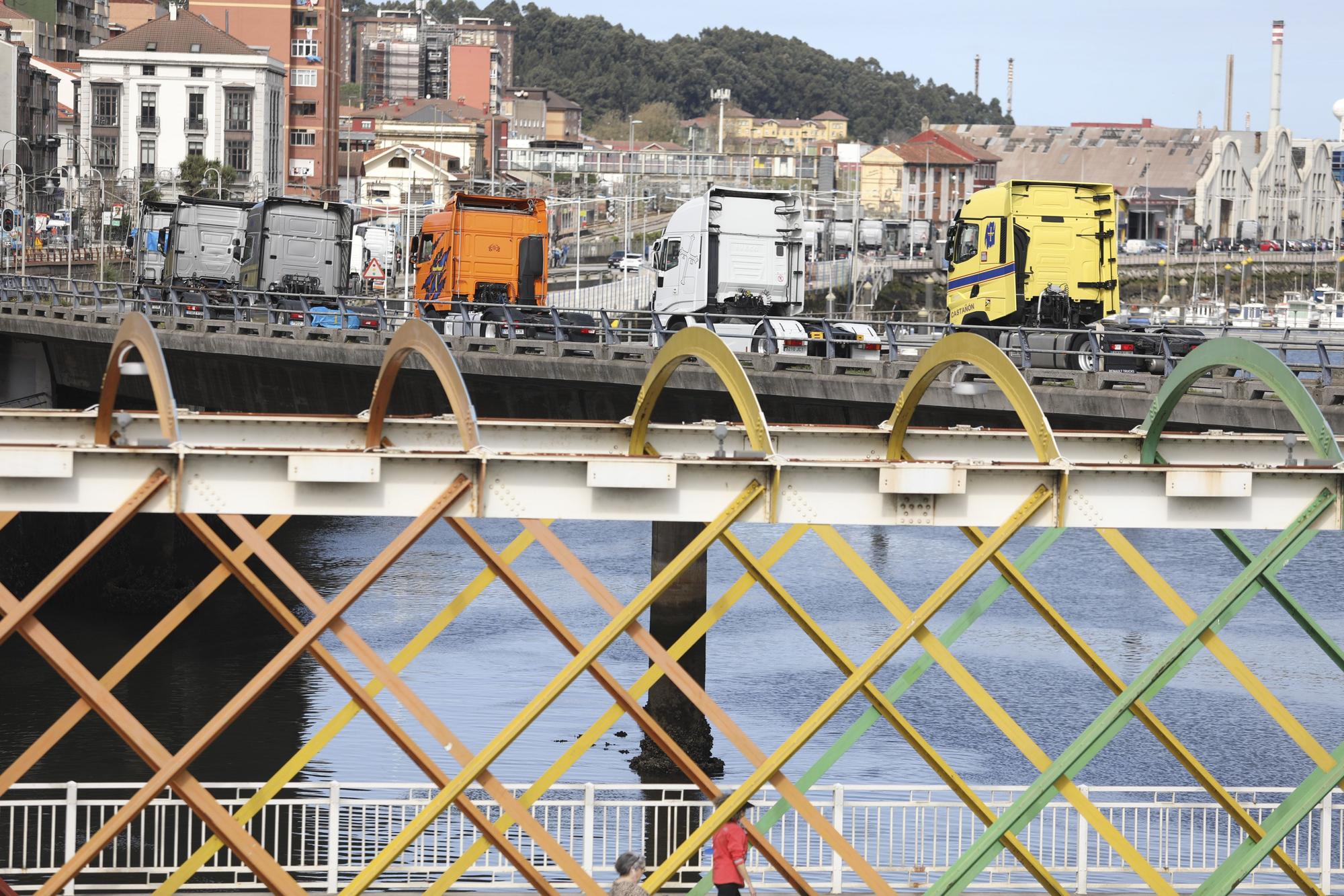 EN IMÁGENES: Así está siendo el paro del transporte en Asturias