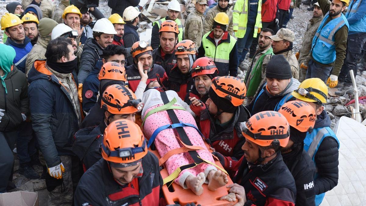 Un rescate después del terremoto de Turquía.