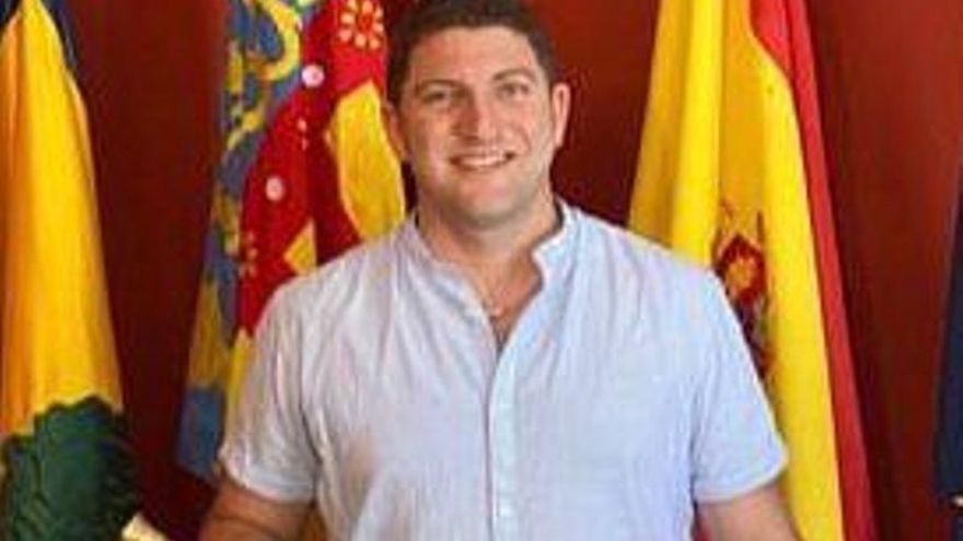El alcalde de l'Alqueria ingresa un año después en la cuenta municipal el dinero reclamado por el PSOE