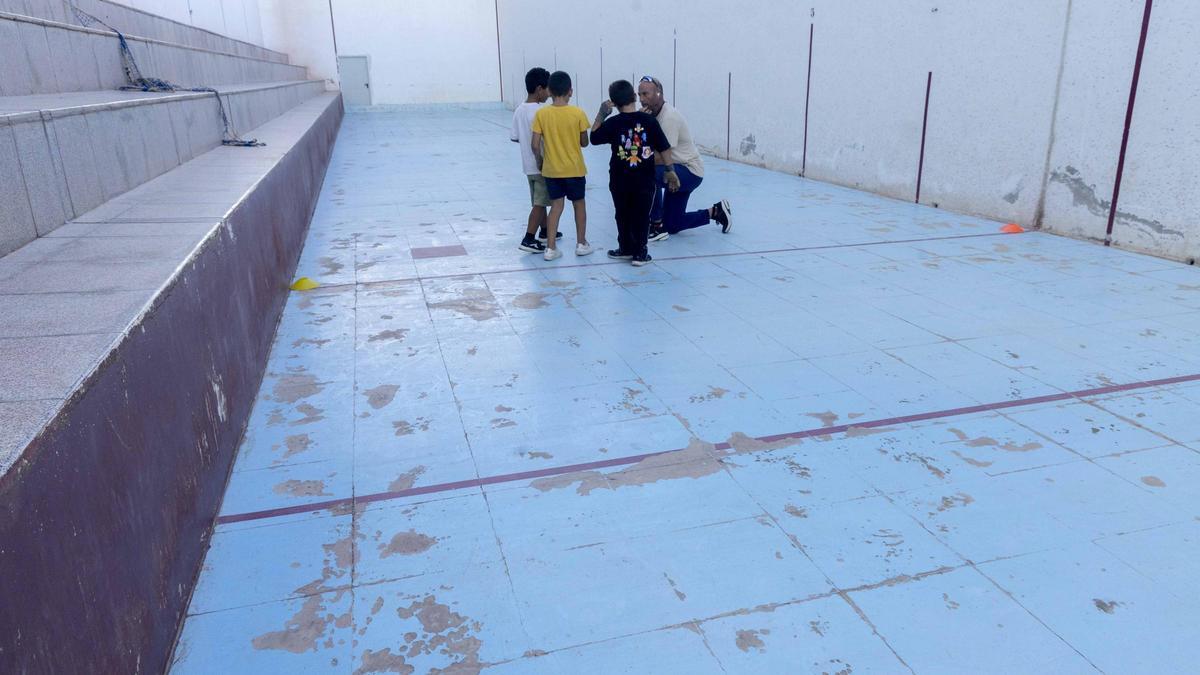 El deterioro del trinquet de El Campello