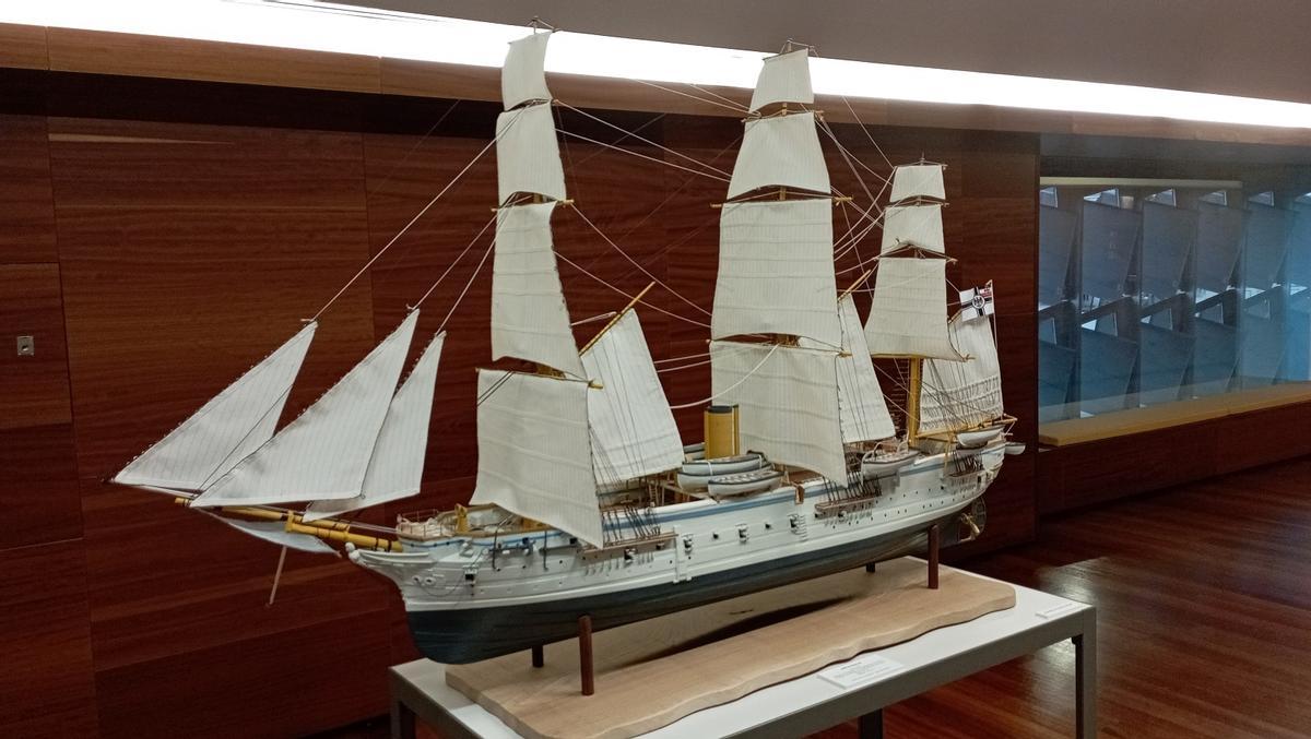 Otra vista de la maqueta de la 'Gneisenau', en el Museo de Málaga, realizada por José Gil Florido, con asesoramiento del Museo Naval.