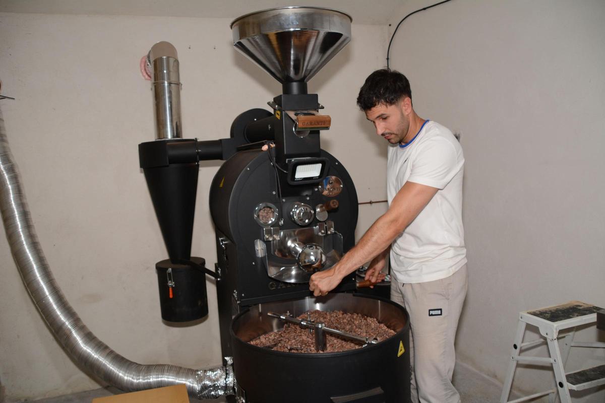 El coruñés que fabrica uno de los mejores chocolates desde Culleredo.