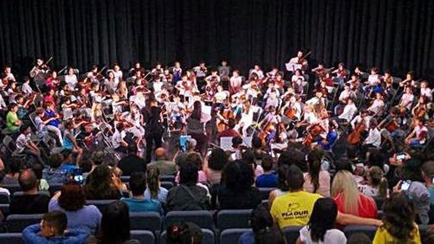 Actuació dels alumnes d&#039;Aula Orquestra de Santa Margarida de Montbui