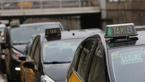 Taxistes de Barcelona preveuen col·lapsar demà les rondes Litoral i de Dalt