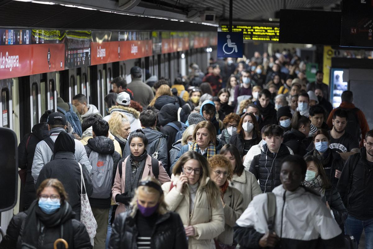 Primer día sin la mascarilla obligatoria en el transporte público