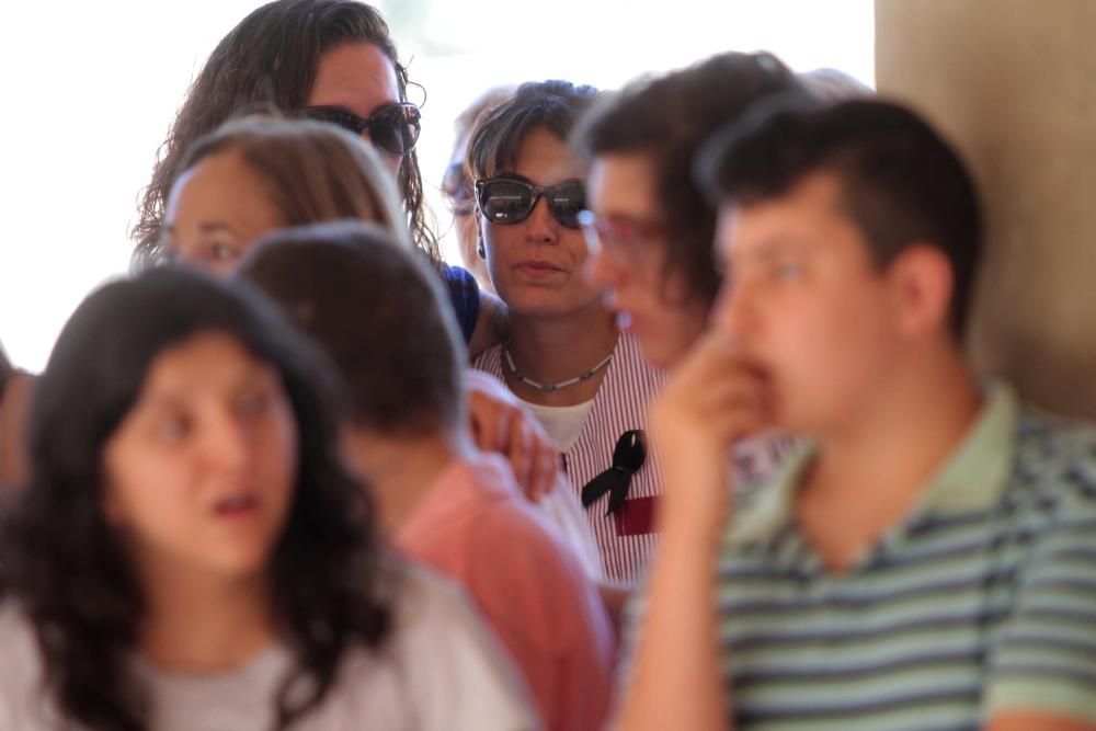 Minuto de silencio en el colegio Primitiva Lopez