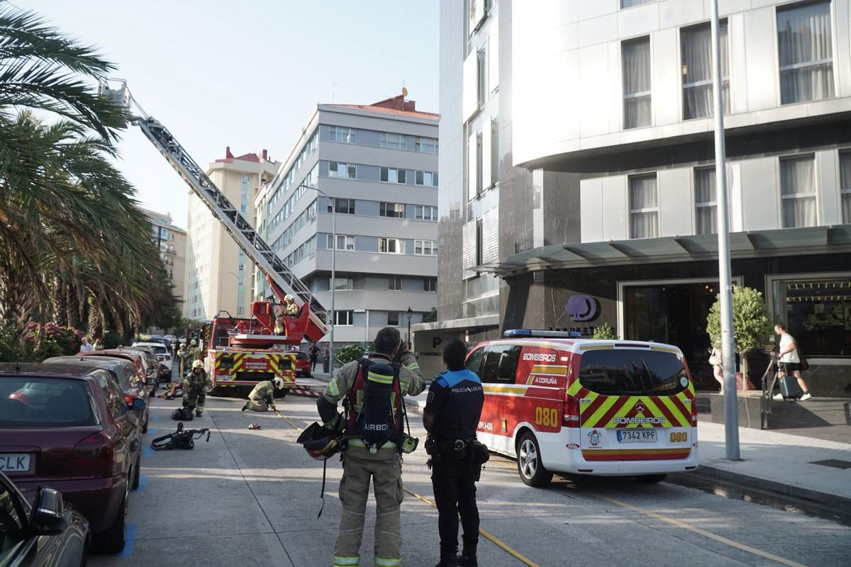 Incendio en la fachada del hotel Hilton de A Coruña