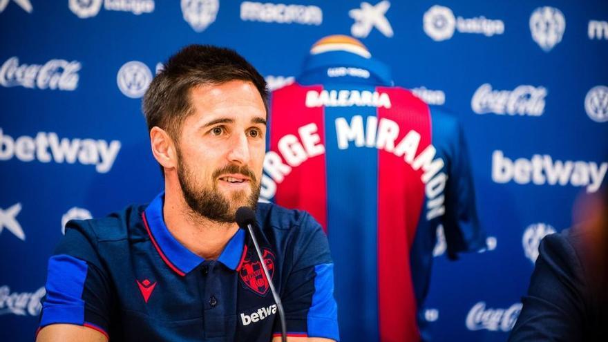 Jorge Miramón, durante su presentación como futbolista del Levante UD.