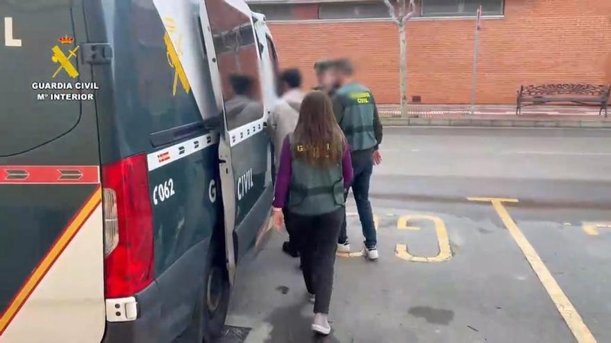 Tres detenidos acusados de robar balizas V-16 del interior de coches en San Vicente del Raspeig