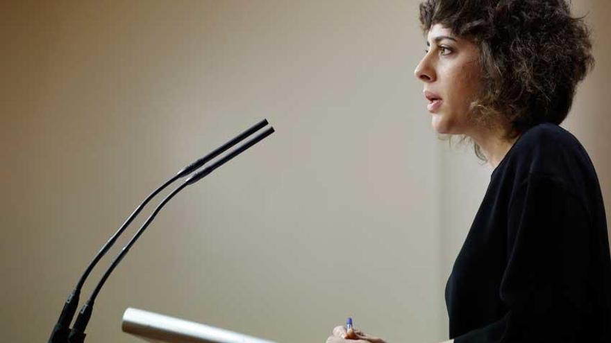 Alexandra Fernández durante una rueda de prensa en el Congreso de los Diputados.