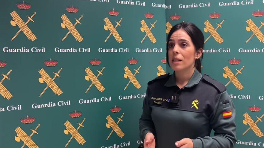 La luz del móvil destapó al pederasta que grababa a las amigas de su hija