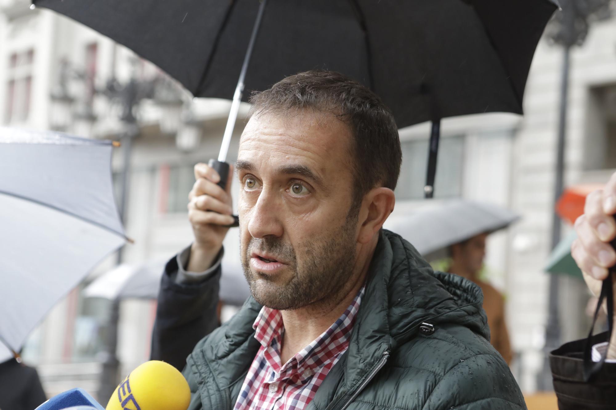 EN IMÁGENES: Así fue la concentración contra las persecuciones a periodistas en Oviedo